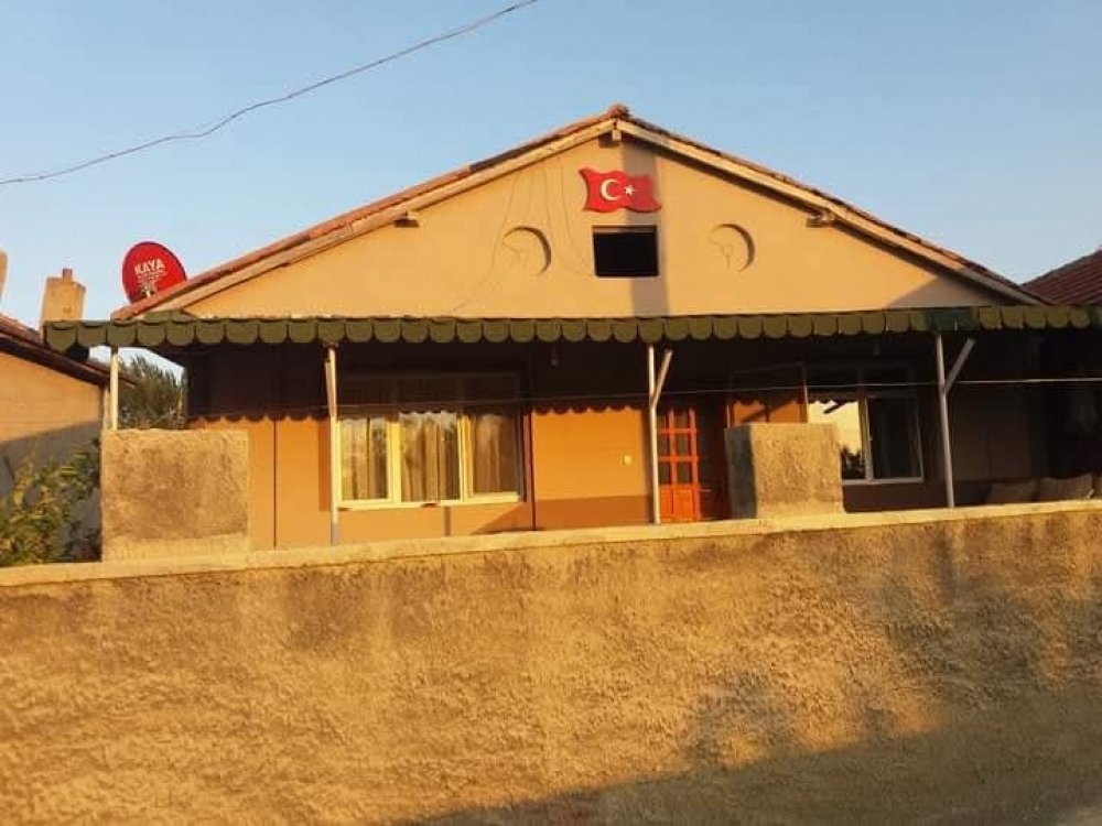Sorkun mahallesinde 3+1 müstakil 1000m2 arsa içerinde olan değerli kaçırılmayacak ev satılıktır