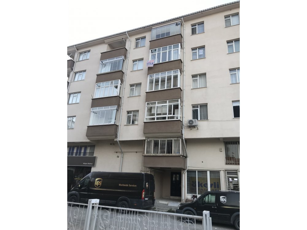 Akşehir Şafak emlaktan Çarşı merkezde 3+1 masrafsız temiz ve bakımlı kupon daire satılıktır
