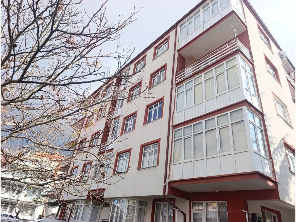 Şafak emlaktan İstasyon mahallesinde 3.kat  3+1 masrafsız kupon daire satılıktır