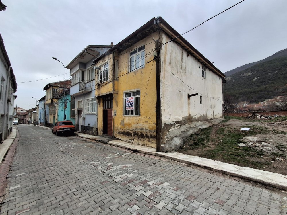 Kuşcu mahallesinde iki ayrı evi olan müstakil ev satılıktır 