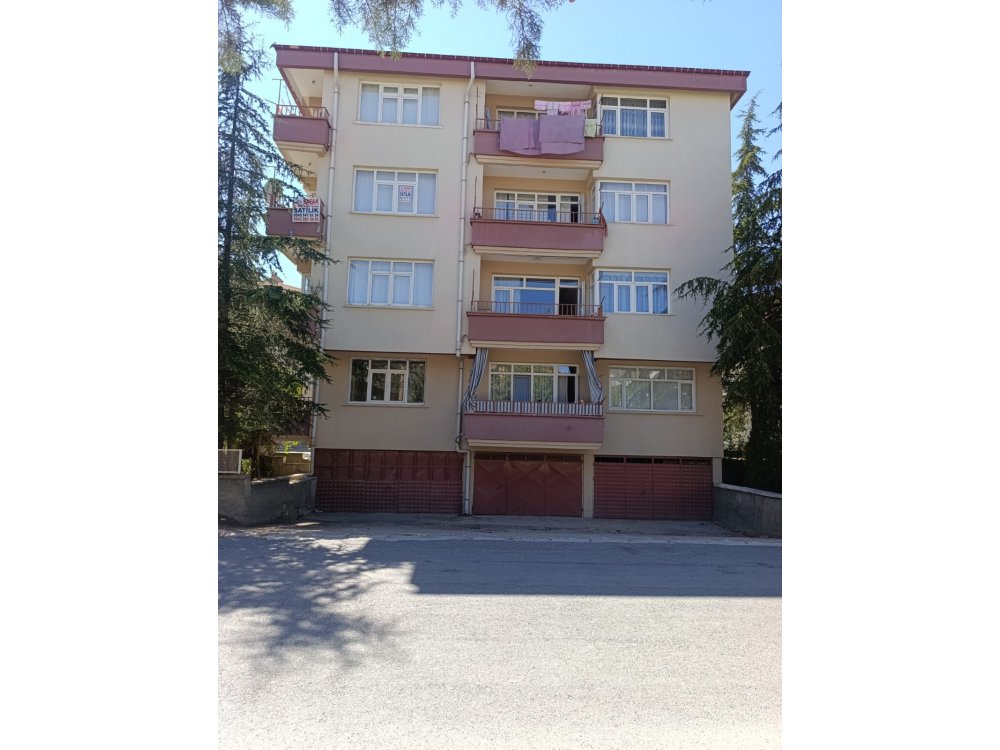 Şafak emlaktan 3+1 konumu güzel masrafsız daire satılıktır