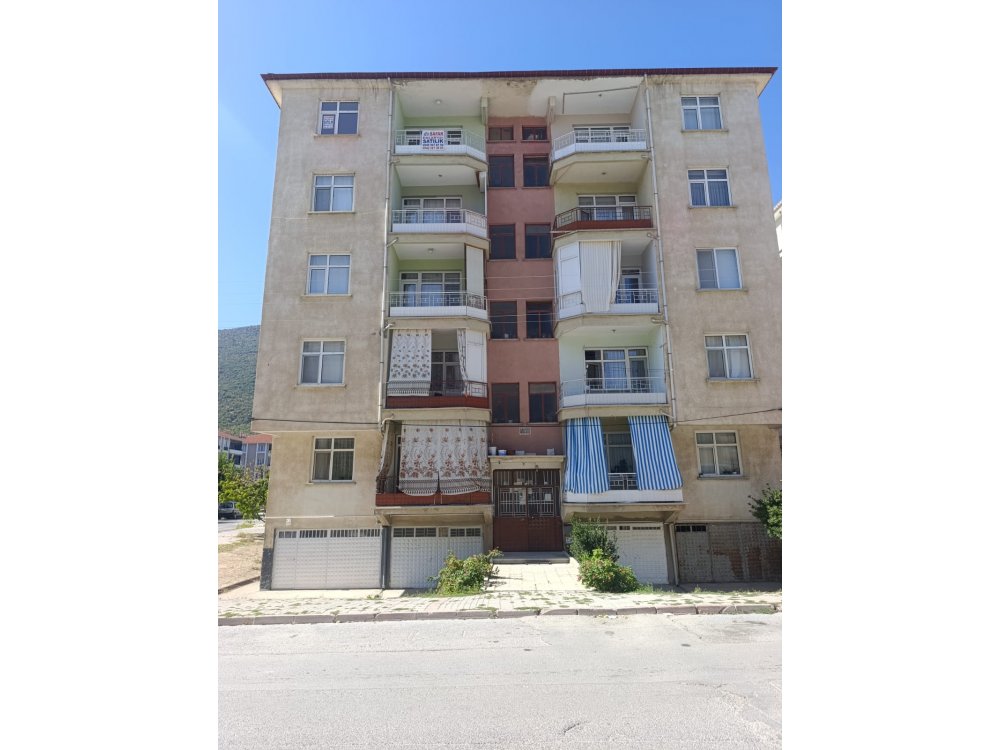 Gazi mahallesinde garajlı masrafsız satılık konumu güzel daire