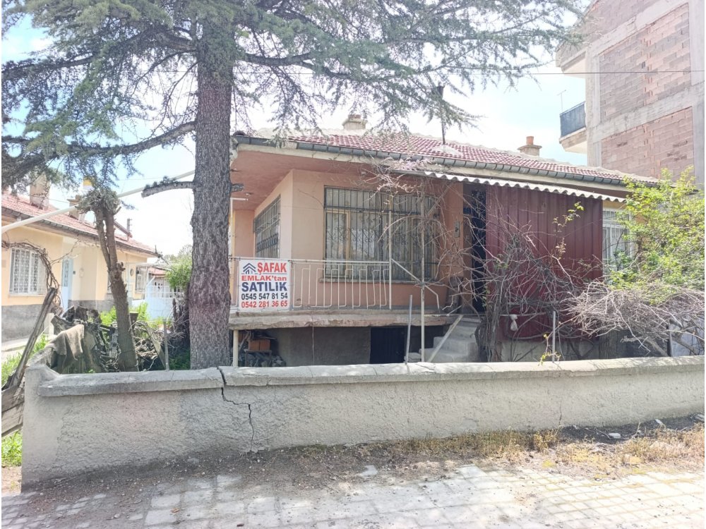 Kozağaç mahallesinde ana yol üzerinde doğalgazlı garajlı müstakil ev satılıktır 